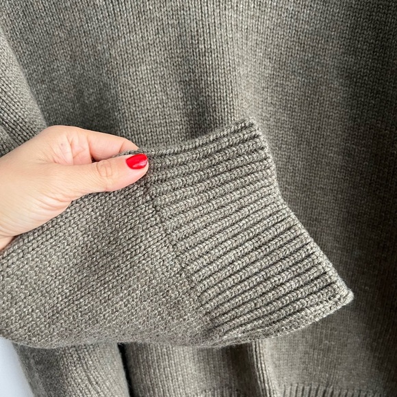 ANINE BING Rosie Cashmere V-Neck Oversized Sweater Olive Green - Picture 3 of 6